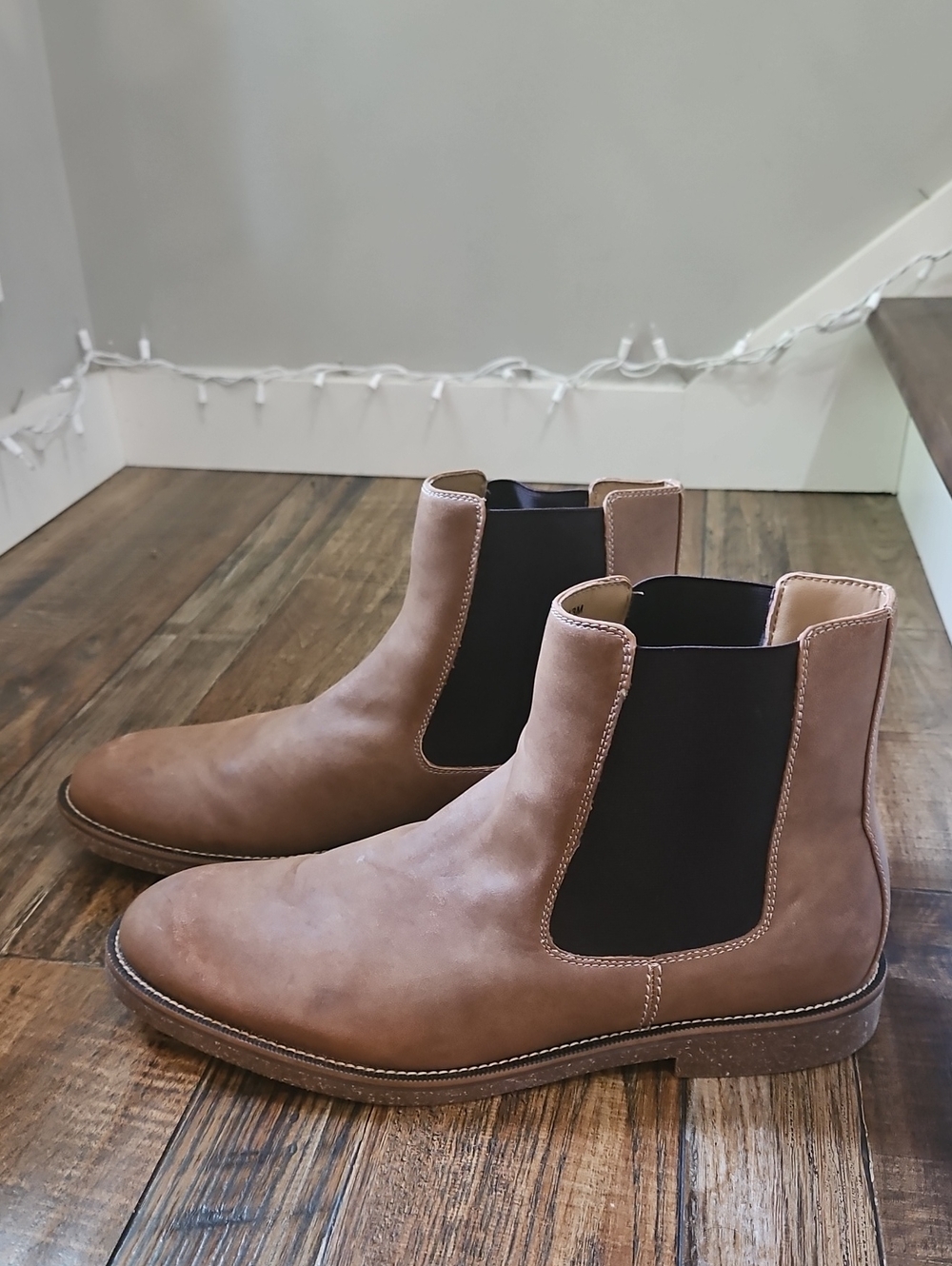Dockers Men's Brown Chelsea Boots with Black Elastic Panels